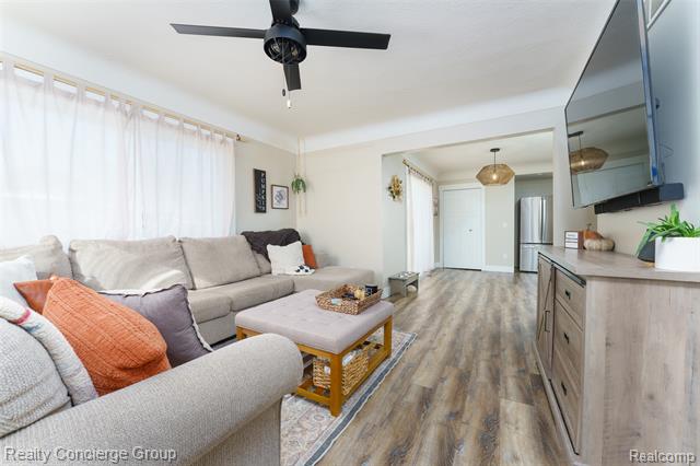 Builiding view ten for 104 John, Durand, MI. 48429