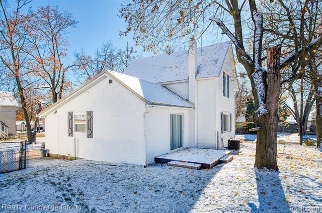 Builiding view twenty one for 104 John, Durand, MI. 48429