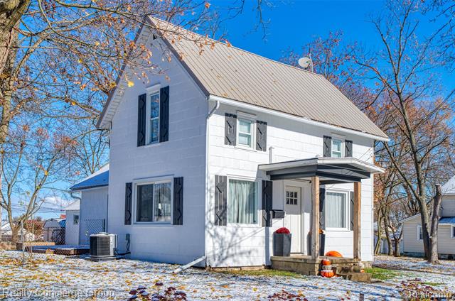 Builiding view two for 104 John, Durand, MI. 48429