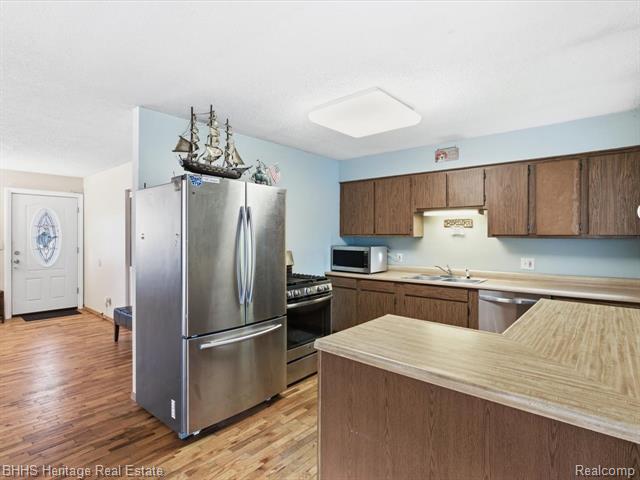 Builiding view eight for 12215 Linden, Linden, MI. 48451