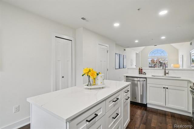 Builiding view fifteen for 39675 Springwater, Northville, MI. 48168