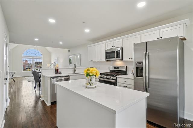 Builiding view fourteen for 39675 Springwater, Northville, MI. 48168