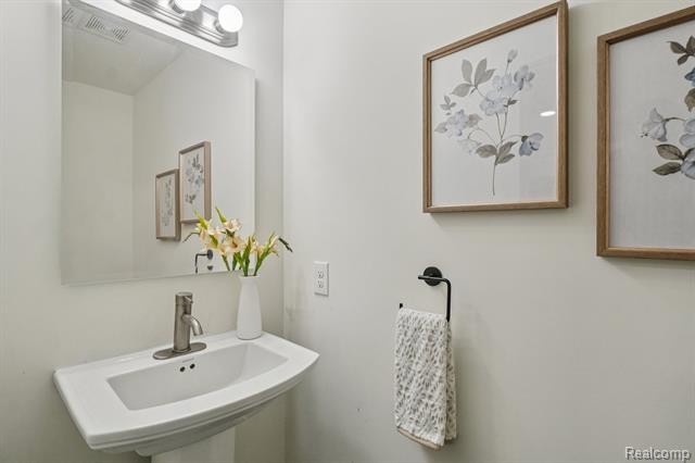 Builiding view seventeen for 39675 Springwater, Northville, MI. 48168