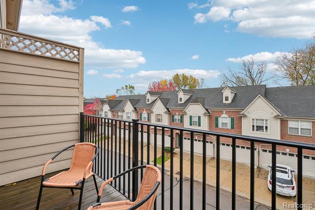 Builiding view thirty for 39675 Springwater, Northville, MI. 48168