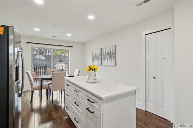 Builiding view twelve for 39675 Springwater, Northville, MI. 48168