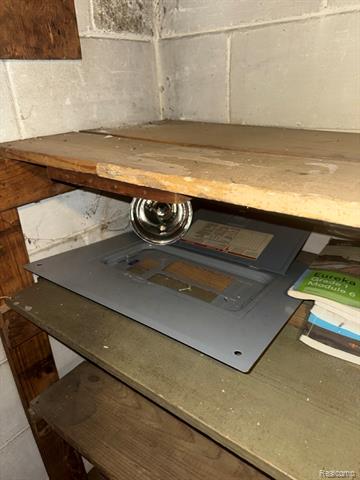 Builiding view forty eight for 9180 Hartwell, Detroit, MI. 48228