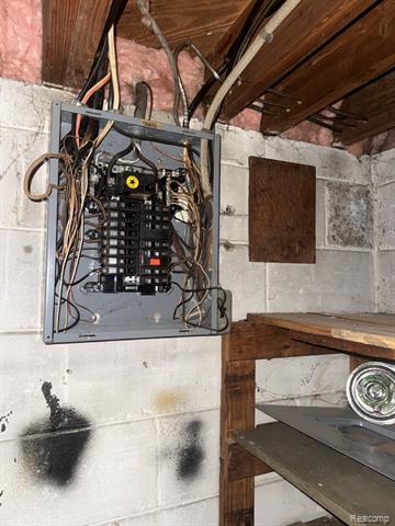 Builiding view forty seven for 9180 Hartwell, Detroit, MI. 48228