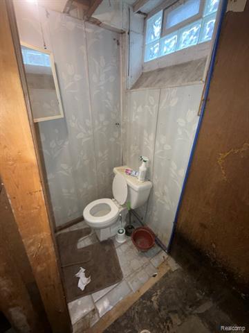 Builiding view forty six for 9180 Hartwell, Detroit, MI. 48228