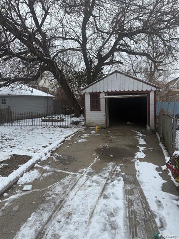 Builiding view ten for 9180 Hartwell, Detroit, MI. 48228