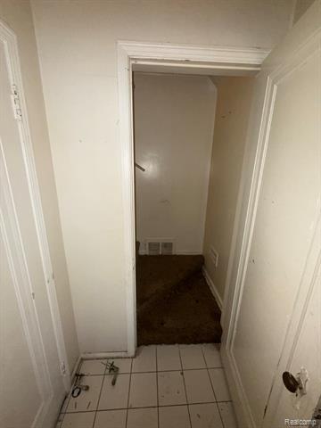 Builiding view thirty one for 9180 Hartwell, Detroit, MI. 48228