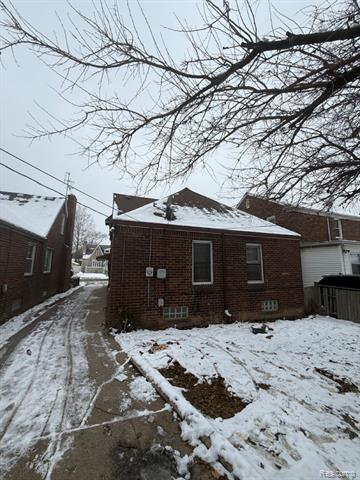 Builiding view twelve for 9180 Hartwell, Detroit, MI. 48228