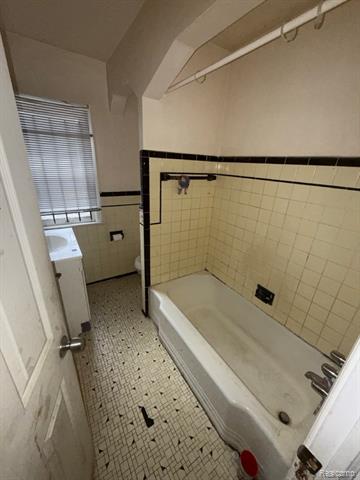 Builiding view twenty five for 9180 Hartwell, Detroit, MI. 48228