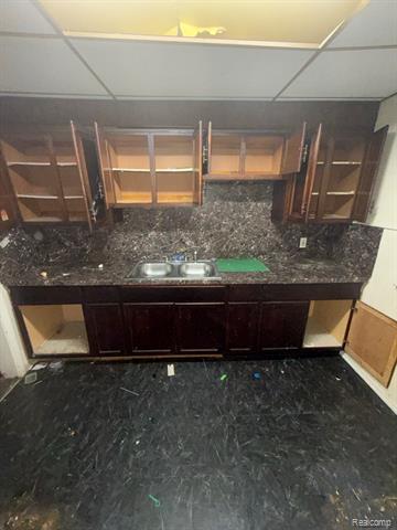 Builiding view twenty two for 9180 Hartwell, Detroit, MI. 48228