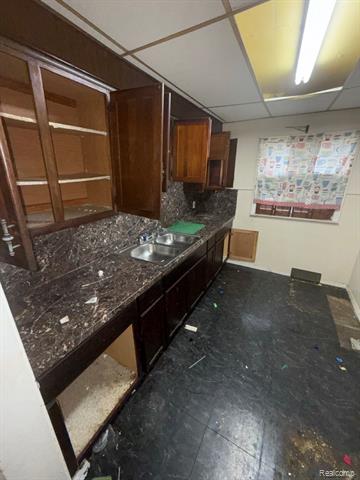 Builiding view twenty for 9180 Hartwell, Detroit, MI. 48228