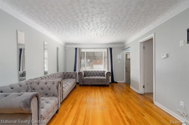 Builiding view eight for 19026 Curtis, Detroit, MI. 48219