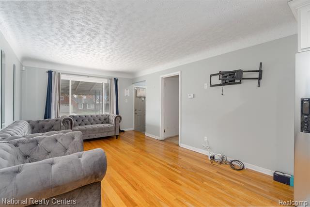 Builiding view nine for 19026 Curtis, Detroit, MI. 48219