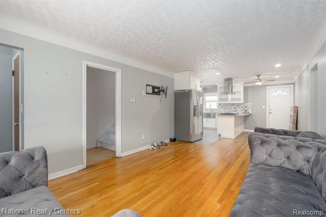 Builiding view seven for 19026 Curtis, Detroit, MI. 48219