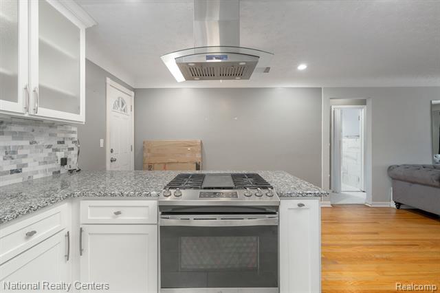 Builiding view sixteen for 19026 Curtis, Detroit, MI. 48219