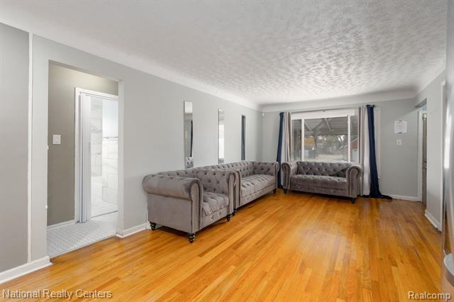 Builiding view ten for 19026 Curtis, Detroit, MI. 48219