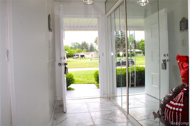 Builiding view eight for 5095 Camborne, Flint, MI. 48504