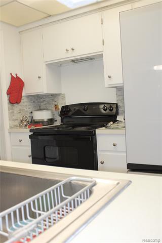 Builiding view eighteen for 5095 Camborne, Flint, MI. 48504