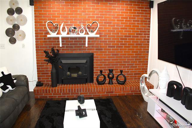 Builiding view eleven for 5095 Camborne, Flint, MI. 48504