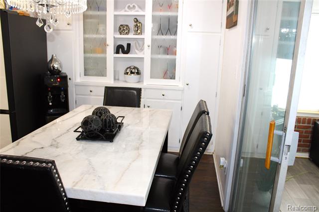 Builiding view fifteen for 5095 Camborne, Flint, MI. 48504