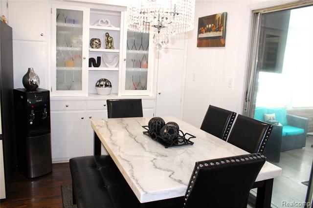 Builiding view fourteen for 5095 Camborne, Flint, MI. 48504