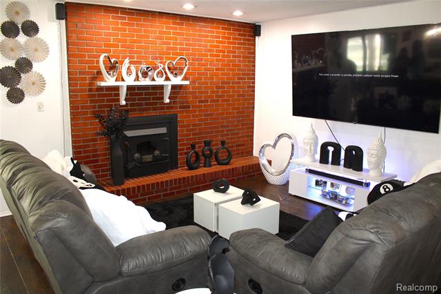 Builiding view nine for 5095 Camborne, Flint, MI. 48504