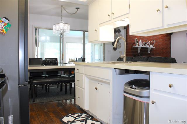 Builiding view nineteen for 5095 Camborne, Flint, MI. 48504