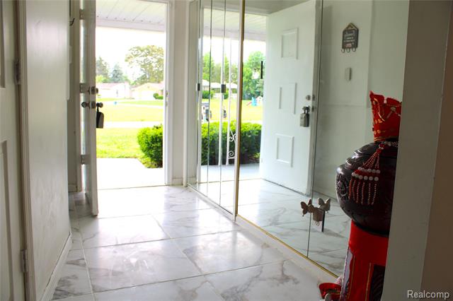 Builiding view seven for 5095 Camborne, Flint, MI. 48504