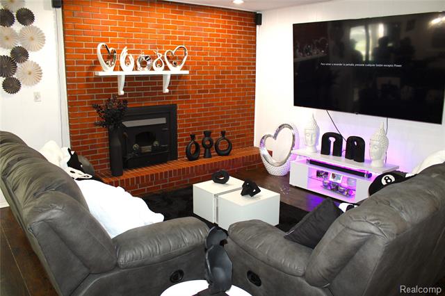 Builiding view ten for 5095 Camborne, Flint, MI. 48504