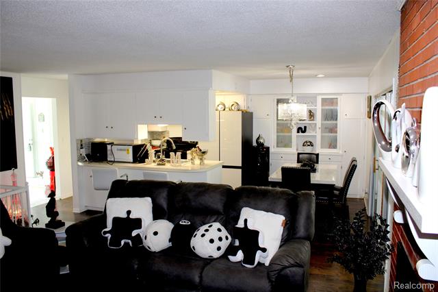 Builiding view thirteen for 5095 Camborne, Flint, MI. 48504