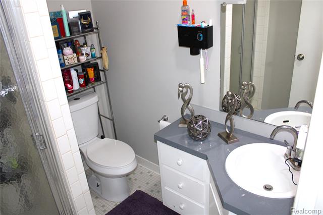 Builiding view twenty eight for 5095 Camborne, Flint, MI. 48504