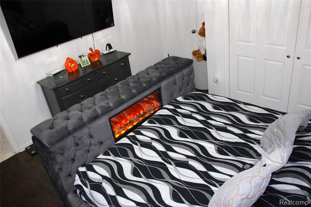 Builiding view twenty four for 5095 Camborne, Flint, MI. 48504