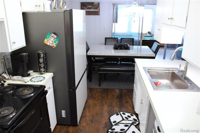 Builiding view twenty one for 5095 Camborne, Flint, MI. 48504