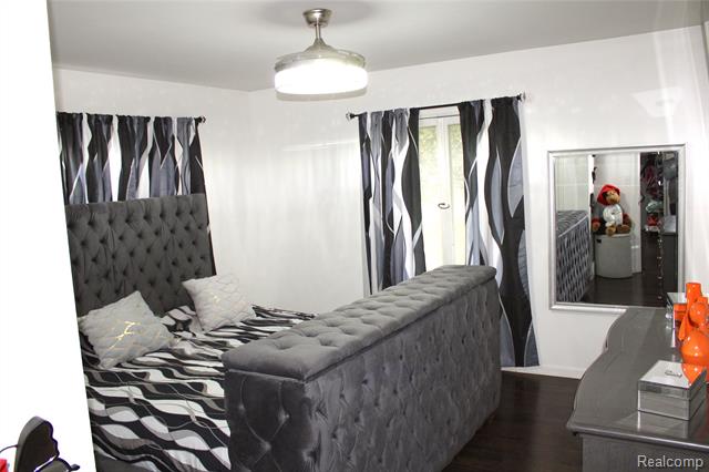 Builiding view twenty two for 5095 Camborne, Flint, MI. 48504