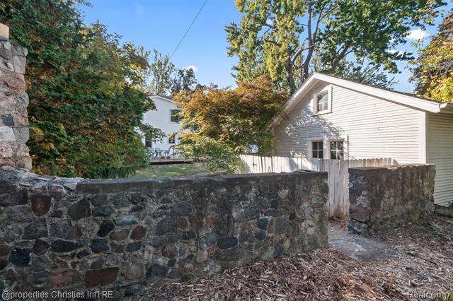 Builiding view fifty five for 513 E Lincoln, Royal Oak, MI. 48067