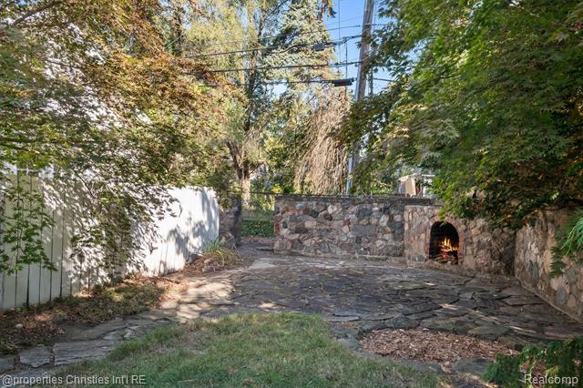 Builiding view fifty three for 513 E Lincoln, Royal Oak, MI. 48067