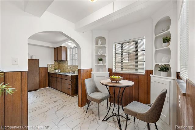 Builiding view eighteen for 18645 Roselawn, Detroit, MI. 48221