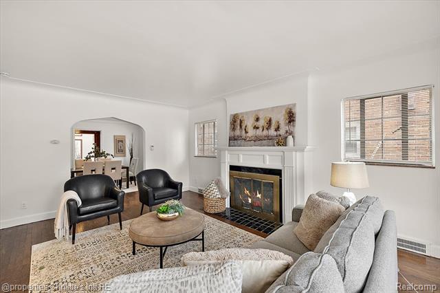 Builiding view eleven for 18645 Roselawn, Detroit, MI. 48221