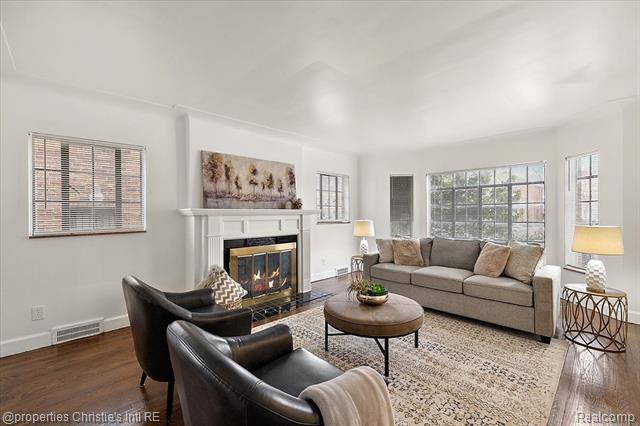 Builiding view four for 18645 Roselawn, Detroit, MI. 48221