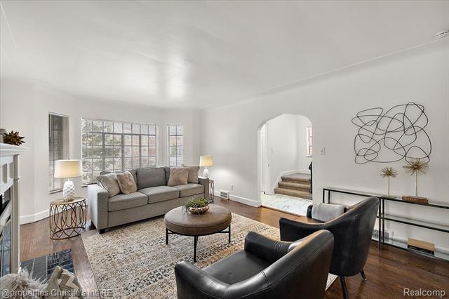 Builiding view nine for 18645 Roselawn, Detroit, MI. 48221