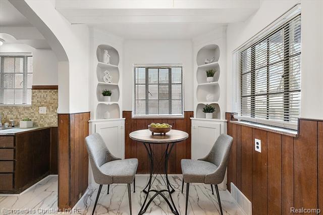 Builiding view nineteen for 18645 Roselawn, Detroit, MI. 48221