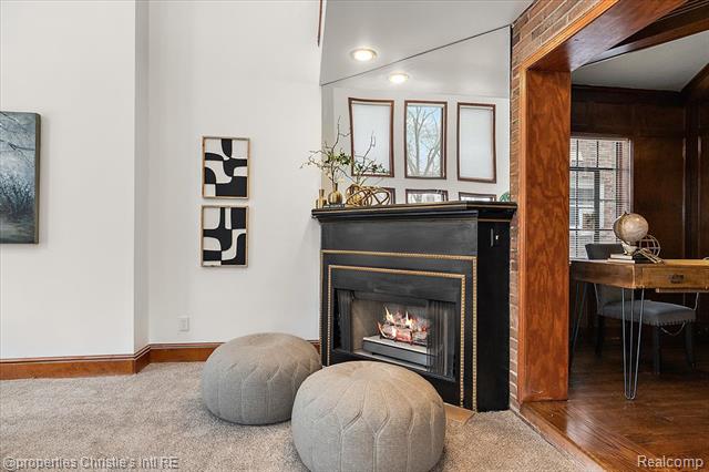 Builiding view seventeen for 18645 Roselawn, Detroit, MI. 48221