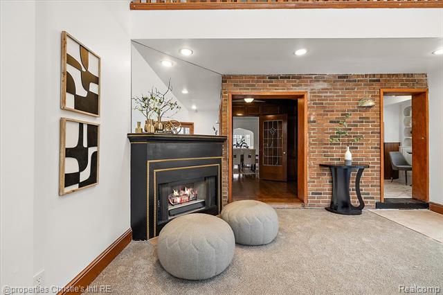 Builiding view sixteen for 18645 Roselawn, Detroit, MI. 48221