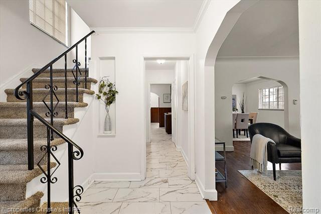 Builiding view ten for 18645 Roselawn, Detroit, MI. 48221