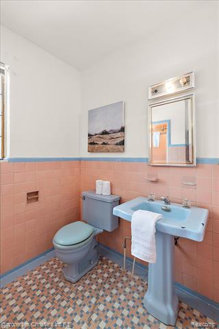 Builiding view thirty five for 18645 Roselawn, Detroit, MI. 48221