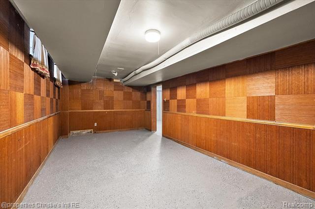 Builiding view thirty nine for 18645 Roselawn, Detroit, MI. 48221