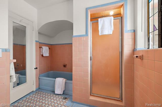 Builiding view thirty six for 18645 Roselawn, Detroit, MI. 48221